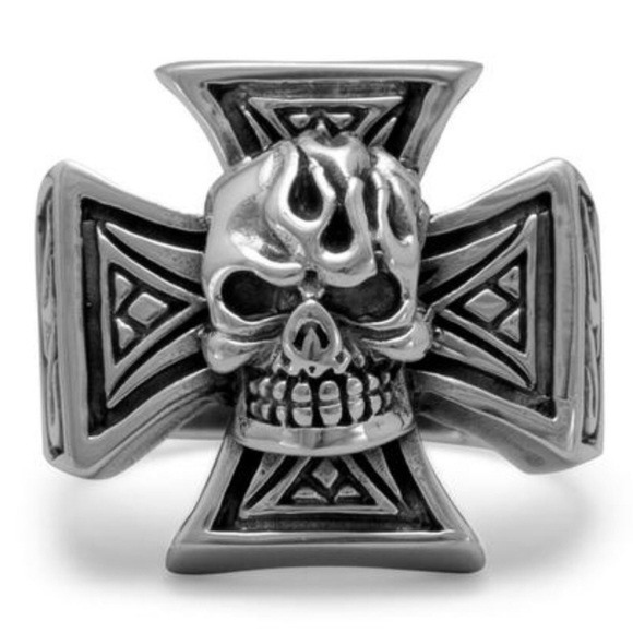 Oxidized Maltese Cross And Skull Ring